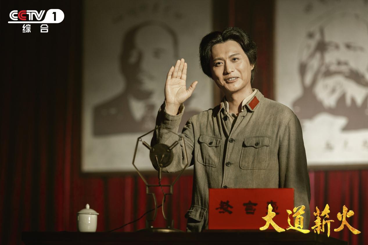 侯京健：不斷更新表演方式展現(xiàn)偉人魅力(圖1)