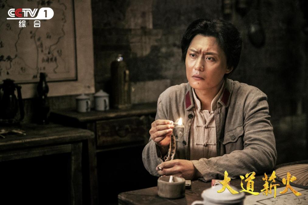 侯京健：不斷更新表演方式展現(xiàn)偉人魅力(圖2)