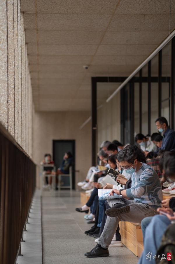 讀書(shū)，遛娃，打卡……清明假日，上海這間圖書(shū)館開(kāi)啟限流模式(圖17)