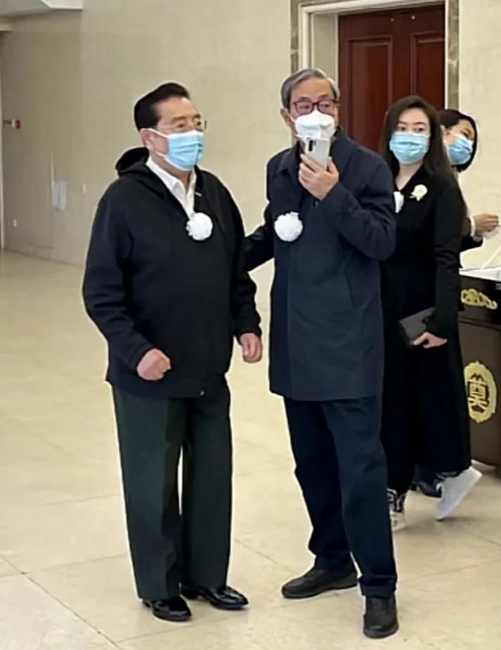 告別儀式合影曝光，李雙江白雪董文華神情嚴肅，黃宏笑容惹爭議(圖7)