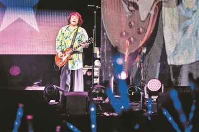演唱會變K歌現(xiàn)場 觀演對調(diào)形成“亞文化”(圖1)