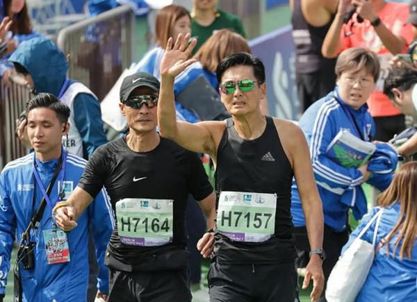 68歲周潤發再戰半馬：不太滿意，比預期慢了4分鐘(圖1)