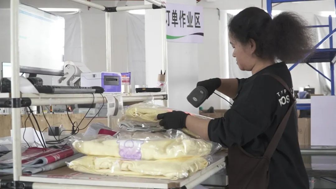 【愛心接力 秉承使命】嗨玩購集團助力河南全省“新年穿新衣”困境兒童幫扶公益活動(圖4) IMG_259
