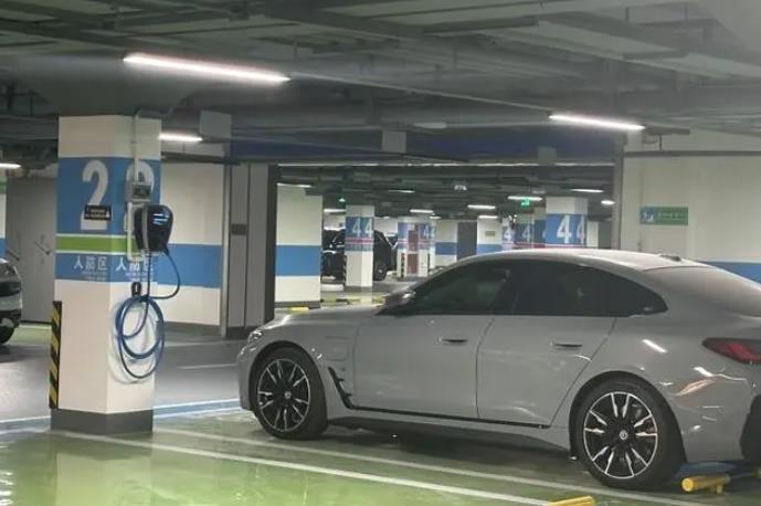 男子購置千萬豪宅 花百萬買車位卻不能安裝充電樁引發熱議(圖1)