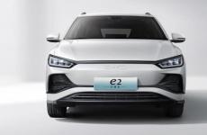 比亞迪推出經濟實惠的e2榮耀版 引領國內電動汽車價格戰