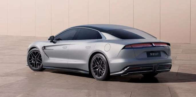比亞迪報(bào)告2023年電動(dòng)汽車領(lǐng)域表現(xiàn)強(qiáng)勁 電動(dòng)汽車銷量超過300萬輛(圖1)
