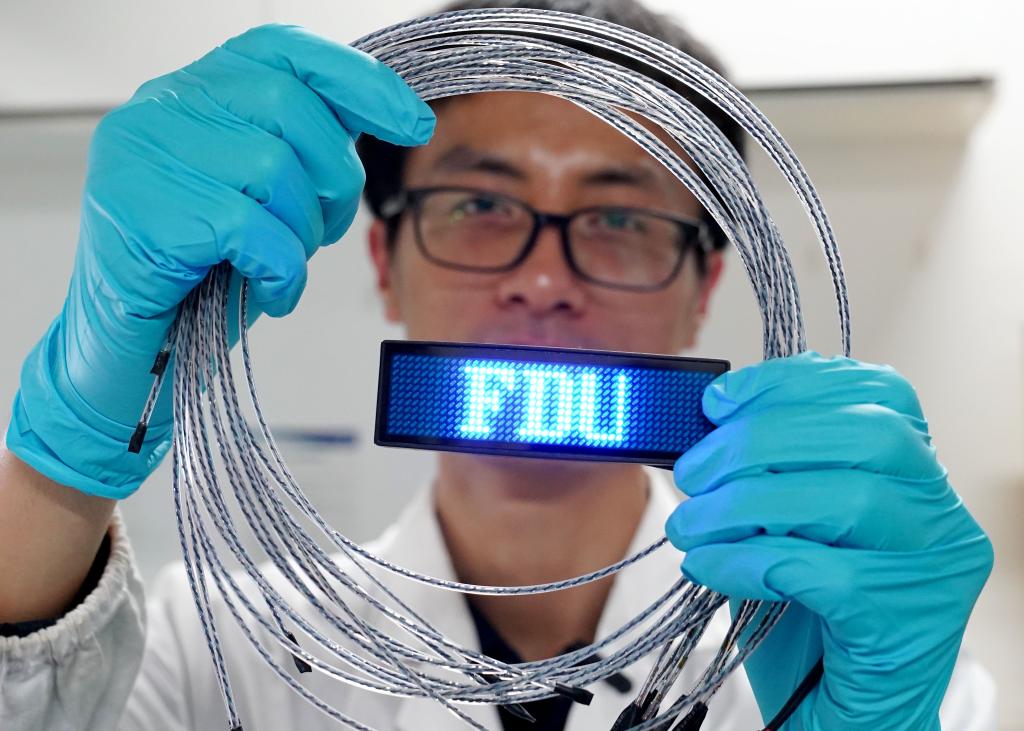 衣服可為電子設(shè)備充電 我國(guó)科學(xué)家取得纖維電池技術(shù)新突破(圖2)