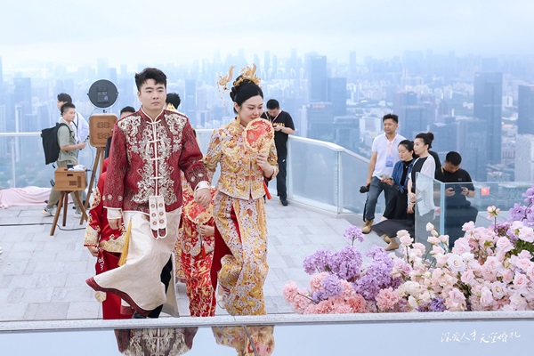 深圳集體天空婚禮,非遺金飾為愛見證(圖2) 深圳集體天空婚禮,非遺金飾為愛見證