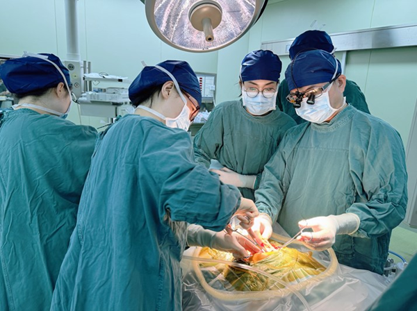 全球報道不足40例!9歲女孩患罕見惡性腫瘤,復旦兒科專家為她點燃生命希望 全球報道不足40例!9歲女孩患罕見惡性腫瘤,復旦兒科專家為她點燃生命希望(圖1)
