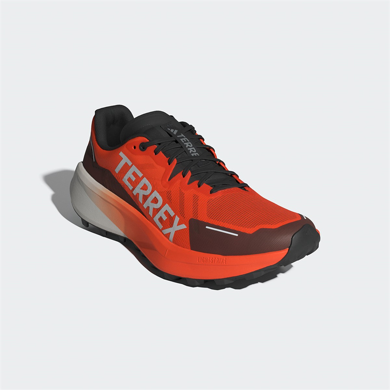 adidas TERREX發(fā)布新款越野競訓跑鞋 Agravic 3 大速恒星,競賽野訓,游刃有余(圖4) adidas TERREX發(fā)布新款越野競訓跑鞋 Agravic 3 大速恒星,競賽野訓,游刃有余