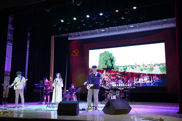 當(dāng)環(huán)保遇上畢業(yè)季，大學(xué)生奏響青春的旋律(圖3)