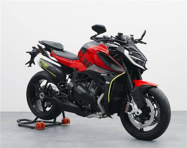 QJMOTOR米蘭展大放異彩，賽1000&追1000，炸街新霸主來襲！(圖6)
