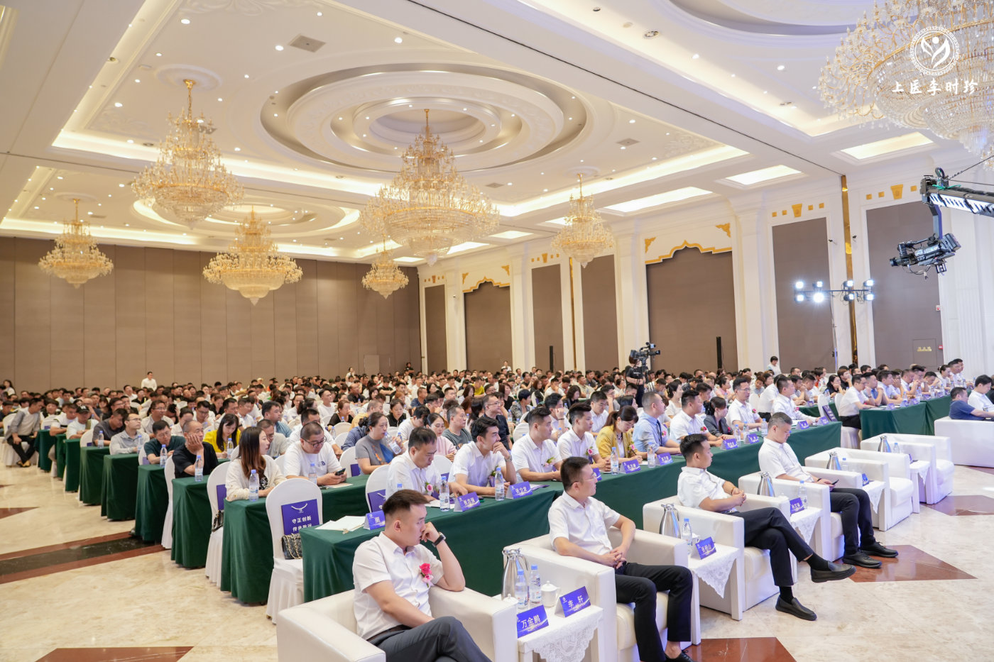 “守正創(chuàng)新 傳承致遠(yuǎn) 融合共贏”第一屆特色灸法傳承與創(chuàng)新大會在鄭州隆重舉行 (圖4) “守正創(chuàng)新 傳承致遠(yuǎn) 融合共贏”第一屆特色灸法傳承與創(chuàng)新大會在鄭州隆重舉行 (圖4)