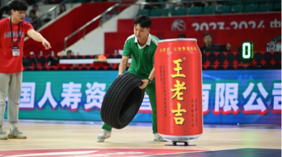 王老吉在線加持廣州龍獅：強強聯手，共創籃球輝煌