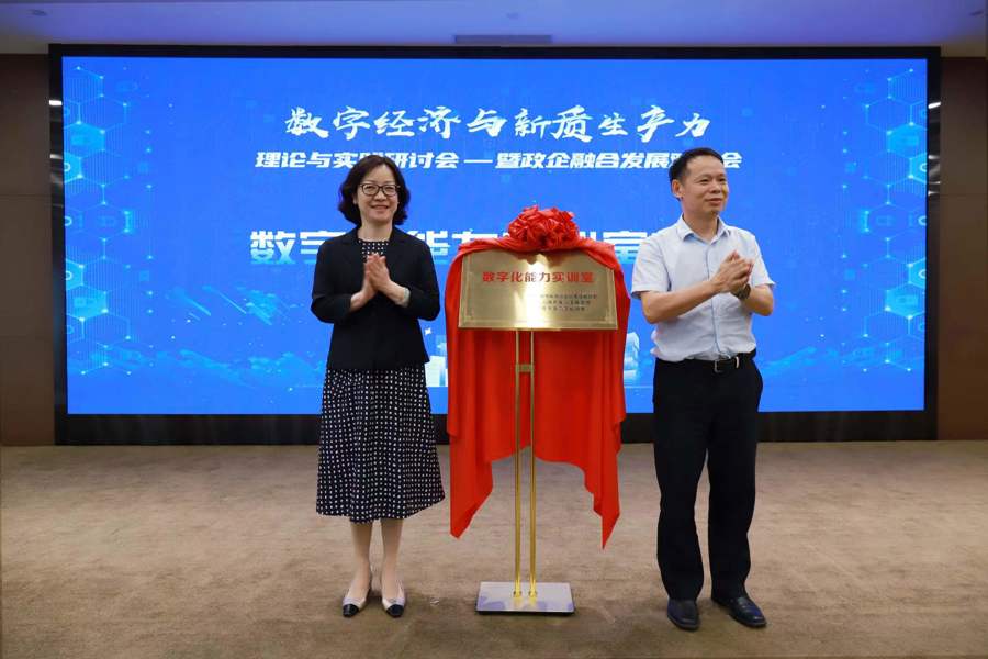 愛從“頭”開始，華師大四附中開展為愛捐發公益行動
